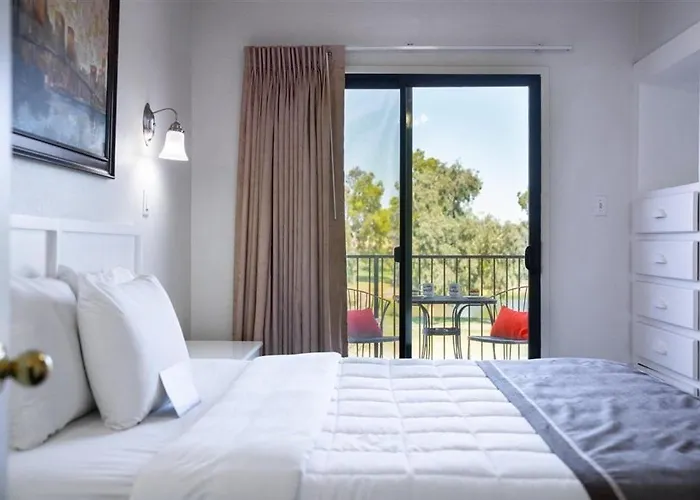215 Fully Furnished 1br Suite-outdoor Pool *