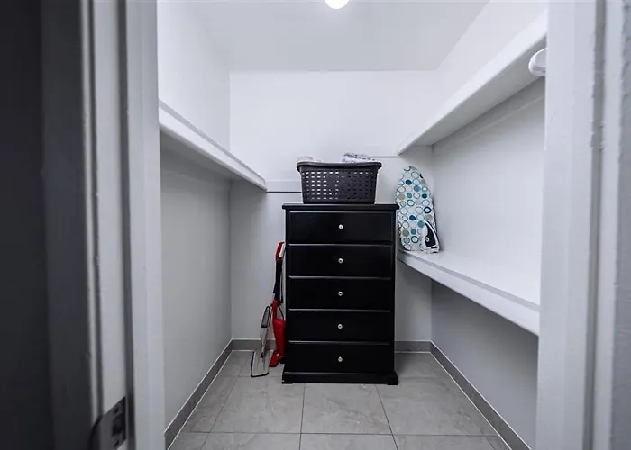 Apartment 215 Fully Furnished 1br Suite-outdoor Pool *